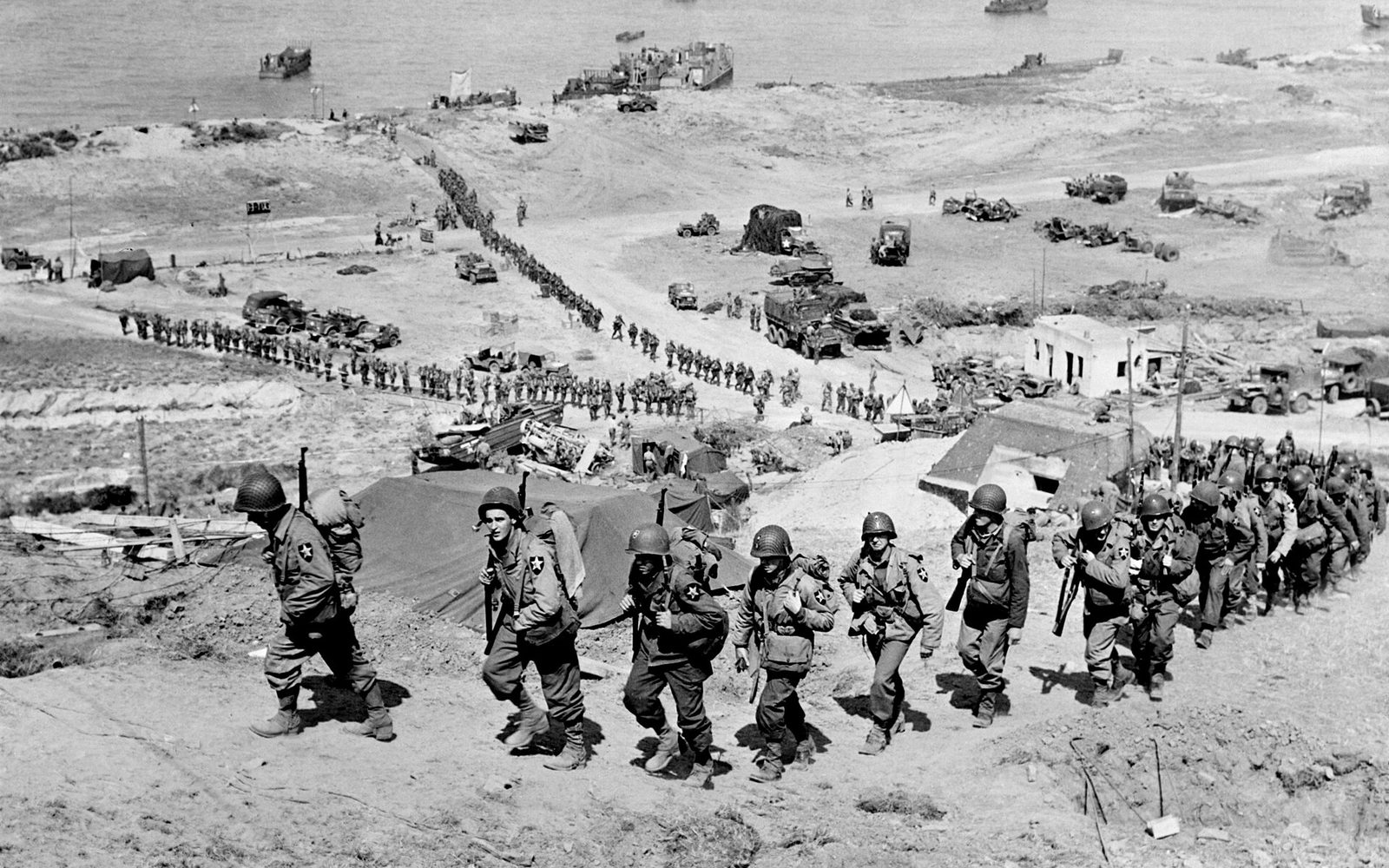 Lever du jour sur la plage d'Omaha Beach en Normandie